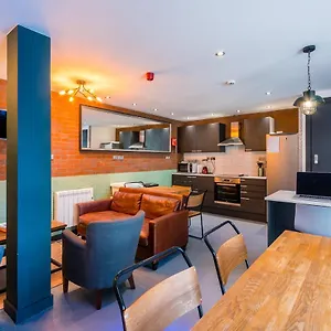  Hostel Code Pod - The Loft -